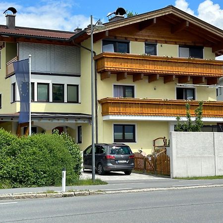 Haus Laubreuter Apartamento Kaprun Exterior foto