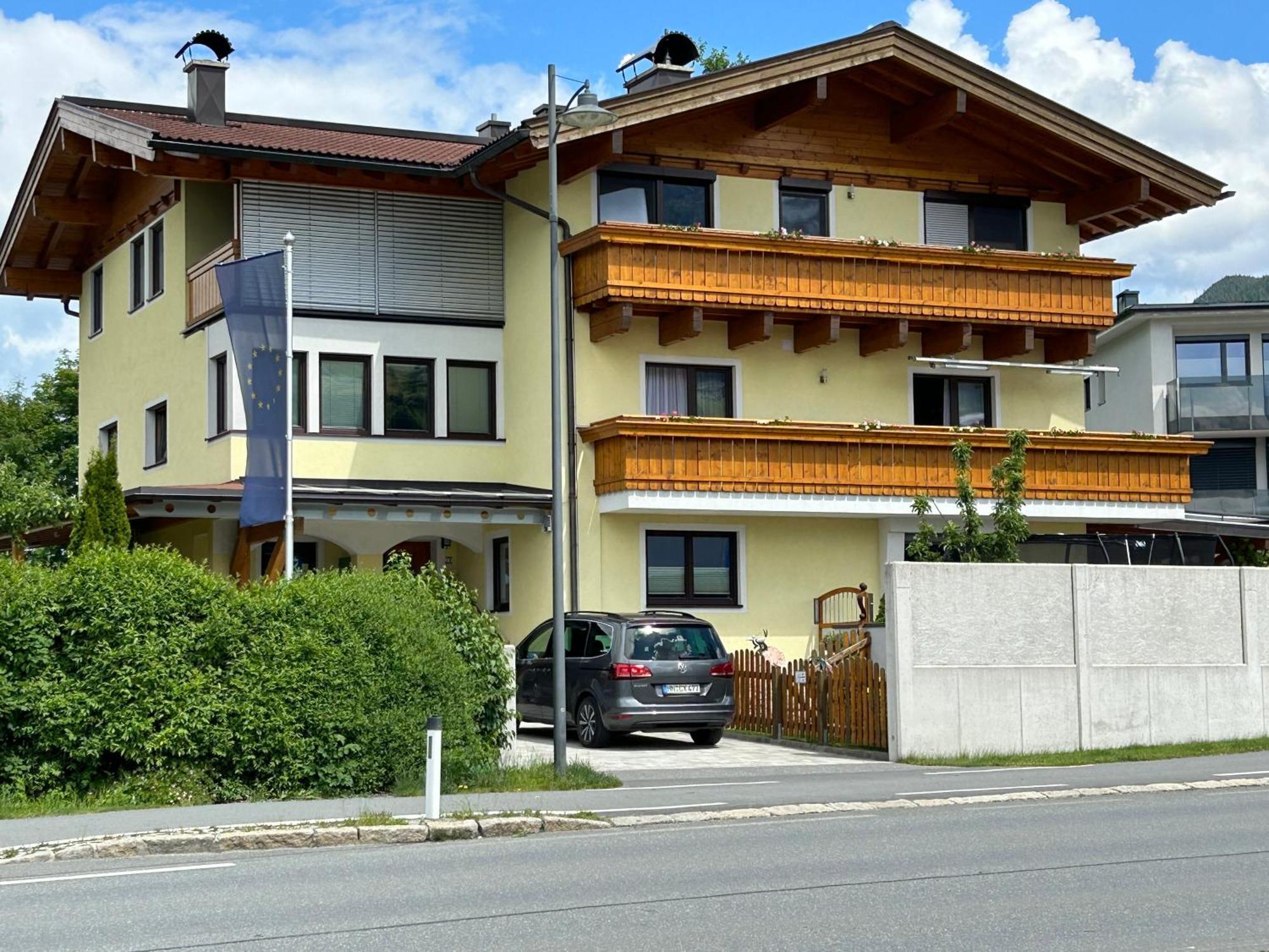 Haus Laubreuter Apartamento Kaprun Exterior foto