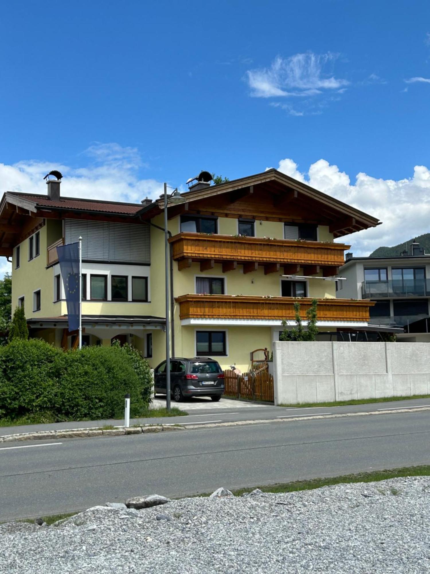 Haus Laubreuter Apartamento Kaprun Exterior foto